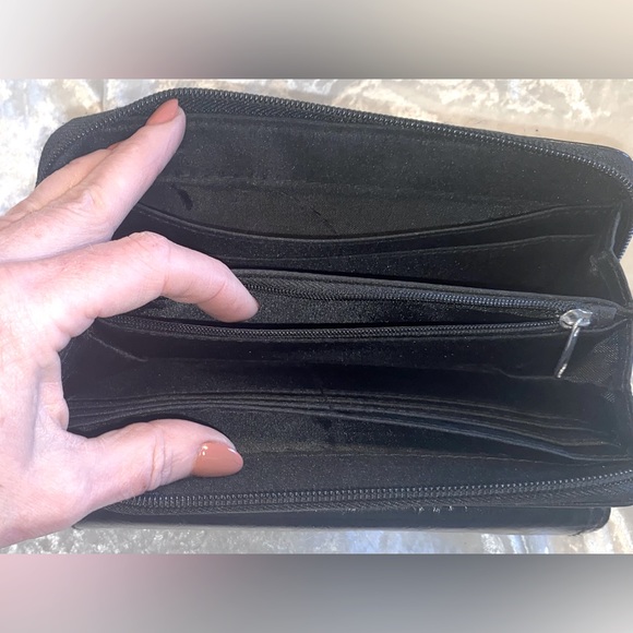 🧡4 items for $15 - Great Kenneth Cole black wallet. 014 - Picture 5 of 12